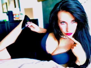 Alter: 53 / Waage - Alter: 170 / schlank - Geschlecht: weiblich - Ausrichtung: bisexuell - Haare: schwarz / lang - Piercing: keins - bewebmaster-Alter: D - Hautfarbe: weiss - Augen: blau - Rasur: teilrasiert